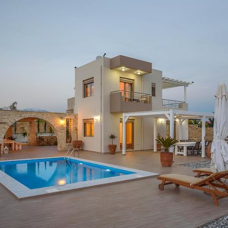 Golden Sky Villa กามิลารี ภายนอก รูปภาพ