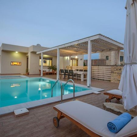 Golden Sky Villa กามิลารี ภายนอก รูปภาพ
