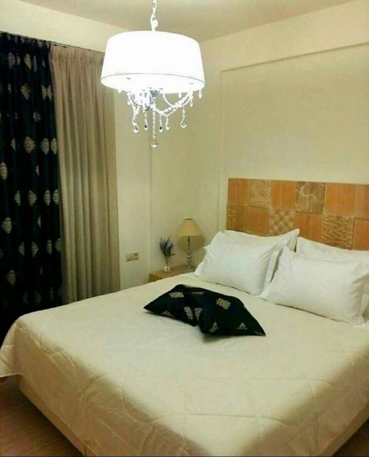 Golden Sky Villa กามิลารี ภายนอก รูปภาพ