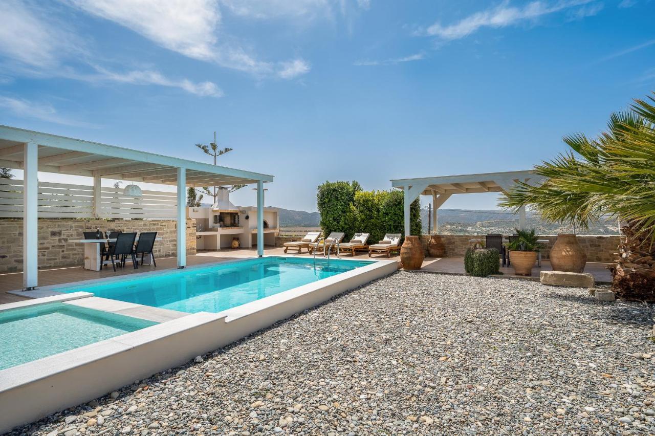 Golden Sky Villa กามิลารี ภายนอก รูปภาพ