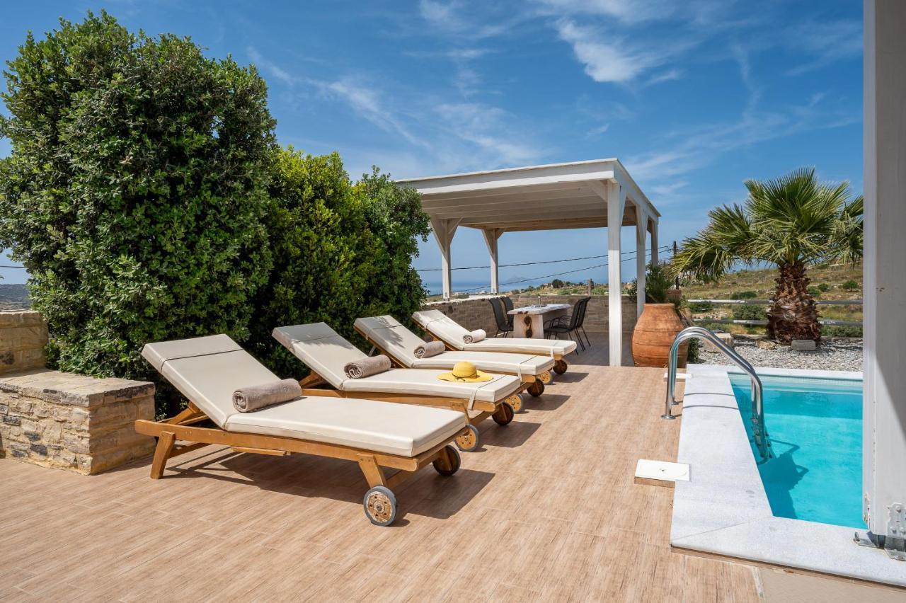 Golden Sky Villa กามิลารี ภายนอก รูปภาพ