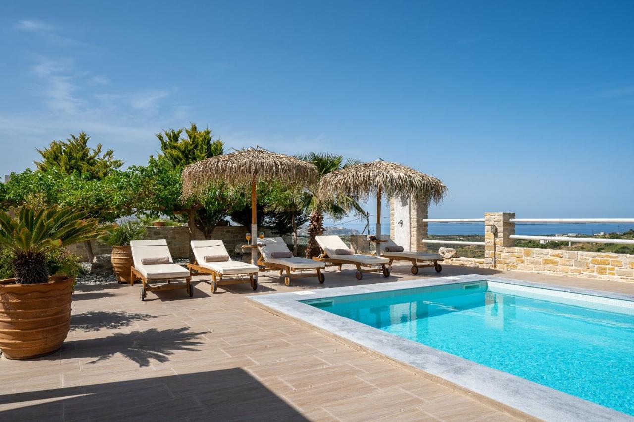 Golden Sky Villa กามิลารี ภายนอก รูปภาพ