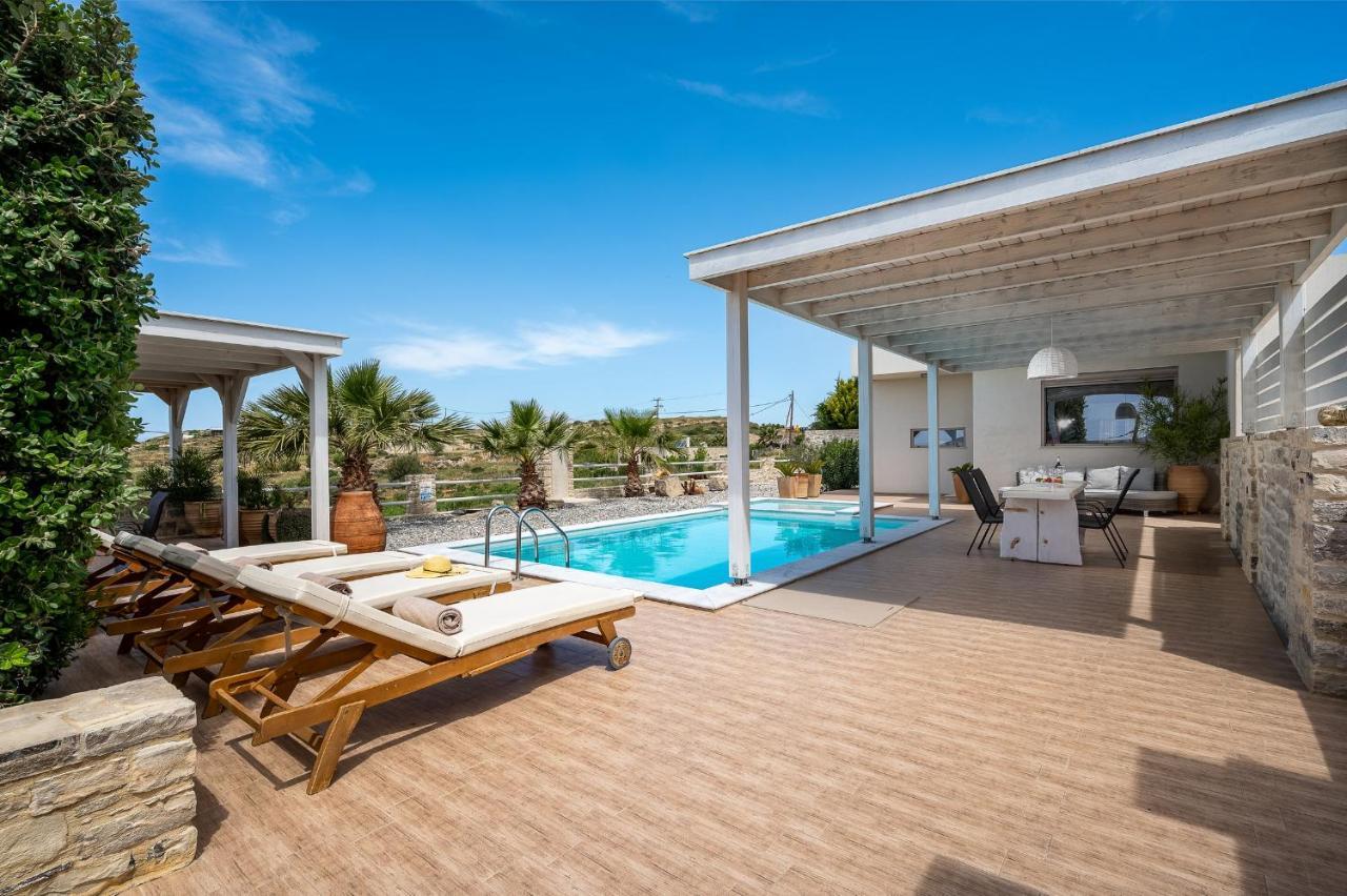 Golden Sky Villa กามิลารี ภายนอก รูปภาพ