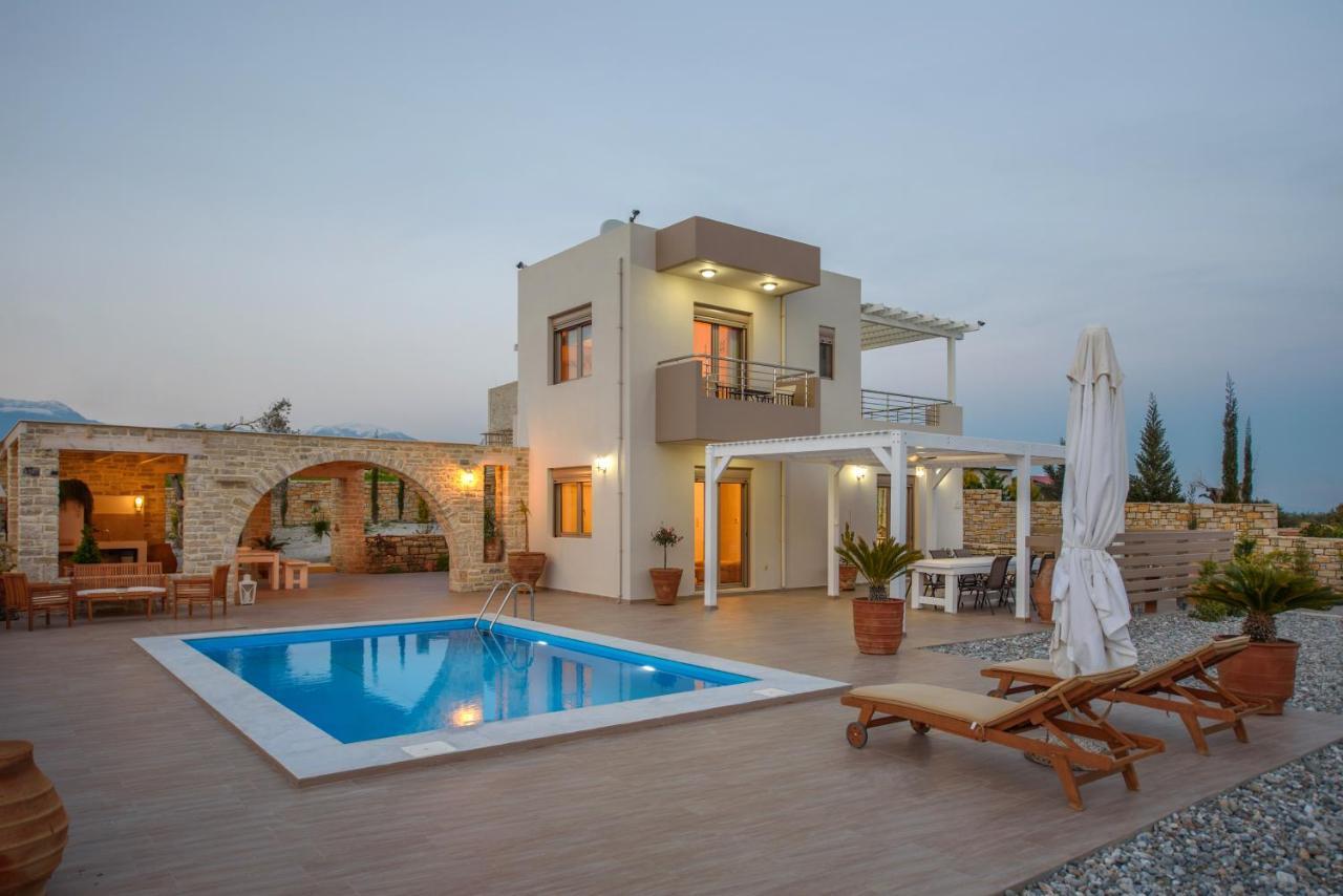 Golden Sky Villa กามิลารี ภายนอก รูปภาพ