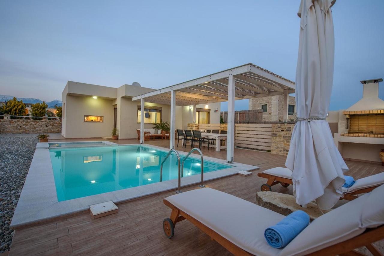 Golden Sky Villa กามิลารี ภายนอก รูปภาพ