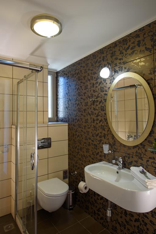 Golden Sky Villa กามิลารี ภายนอก รูปภาพ