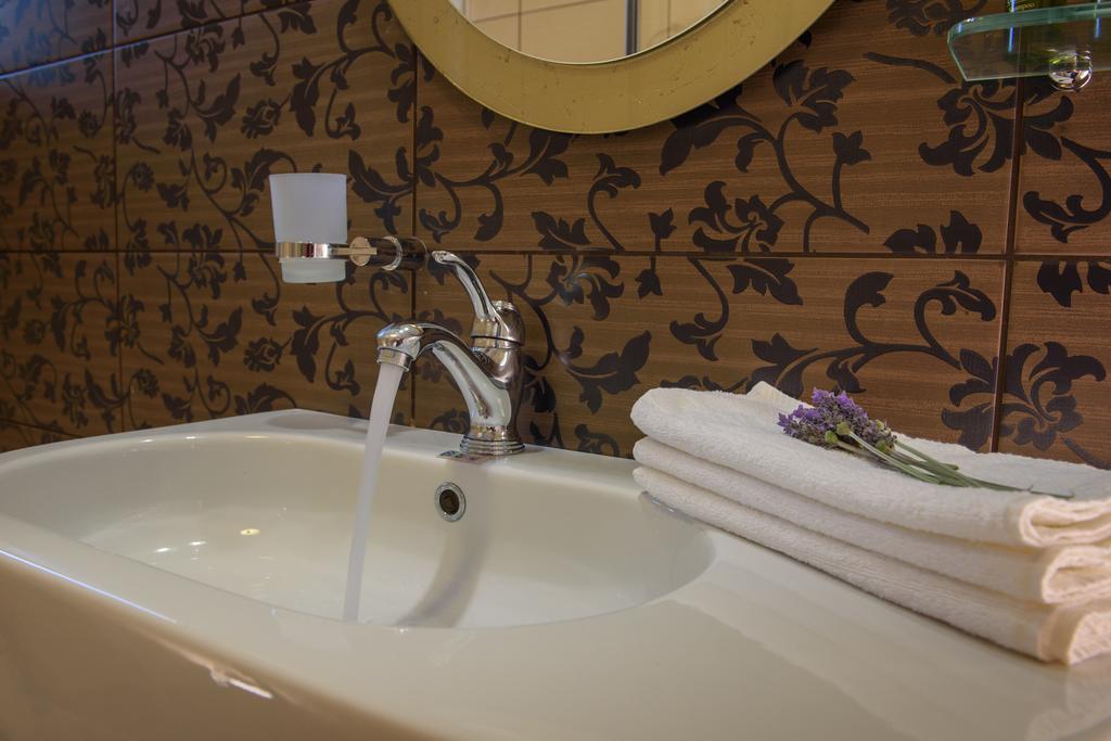 Golden Sky Villa กามิลารี ภายนอก รูปภาพ
