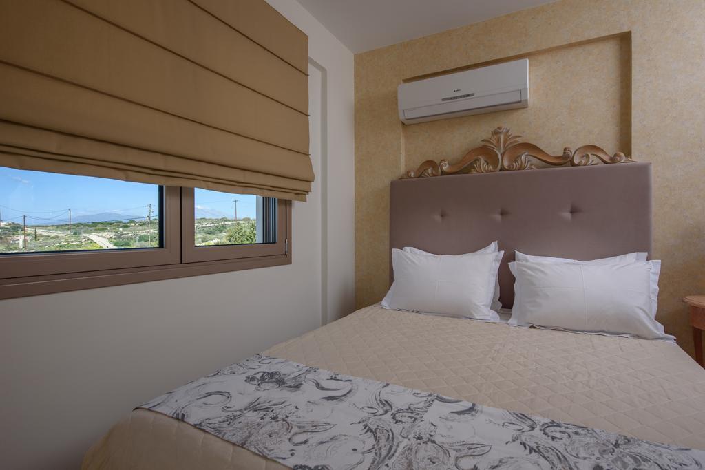 Golden Sky Villa กามิลารี ภายนอก รูปภาพ