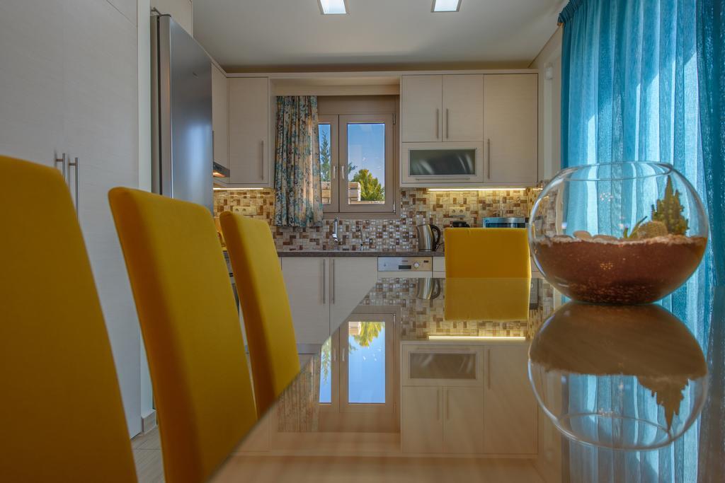 Golden Sky Villa กามิลารี ภายนอก รูปภาพ