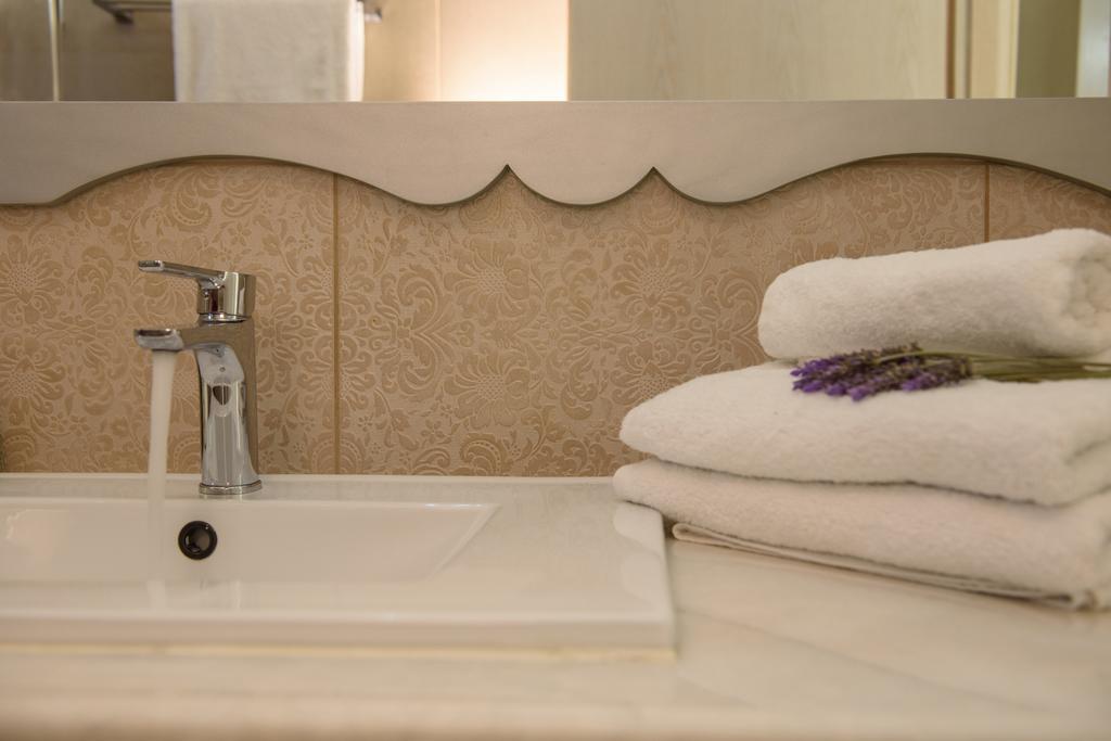 Golden Sky Villa กามิลารี ภายนอก รูปภาพ
